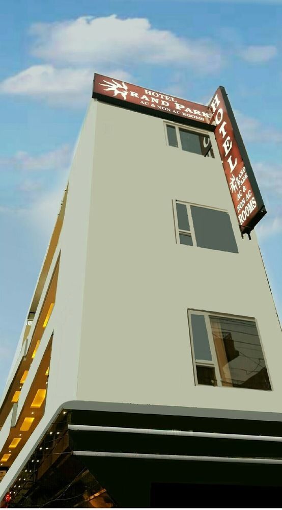 Oyo 7447 Grand Park Hotel Amritsar Bagian luar foto