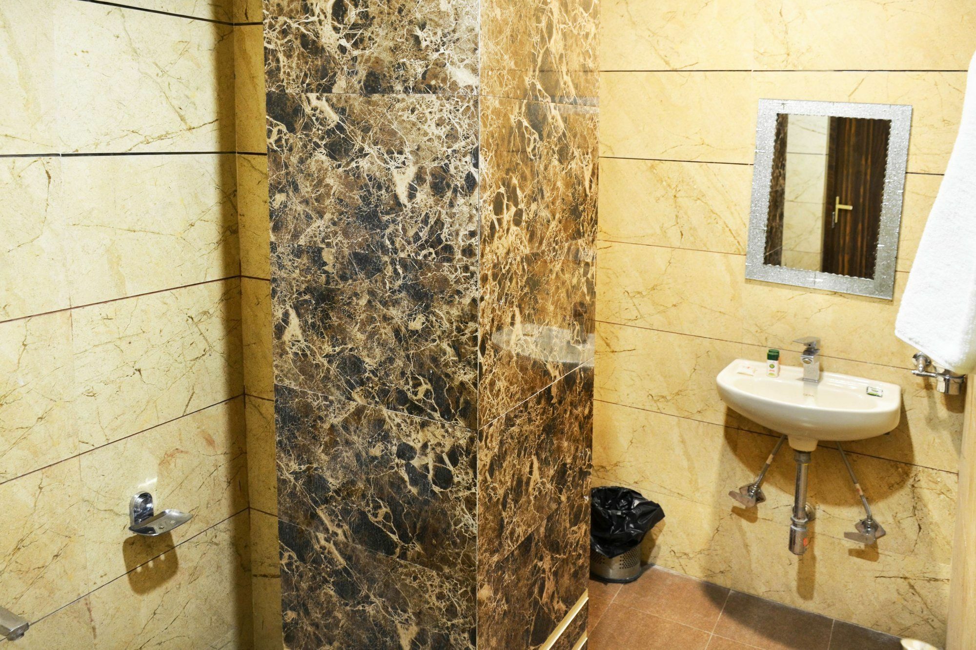 Oyo 7447 Grand Park Hotel Amritsar Bagian luar foto