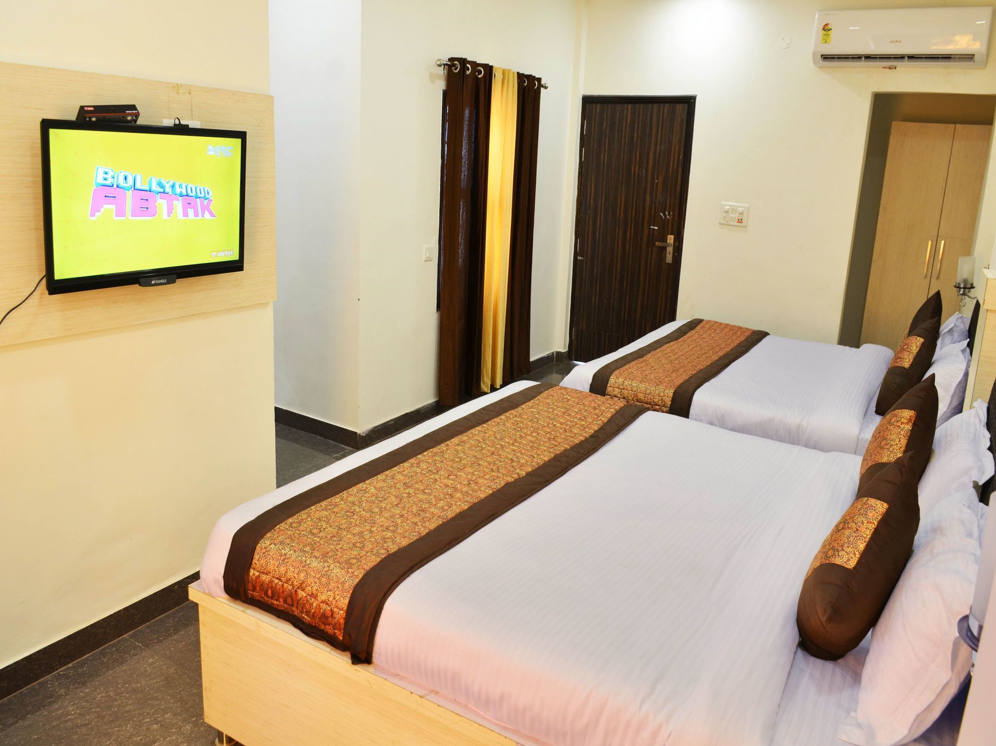 Oyo 7447 Grand Park Hotel Amritsar Bagian luar foto