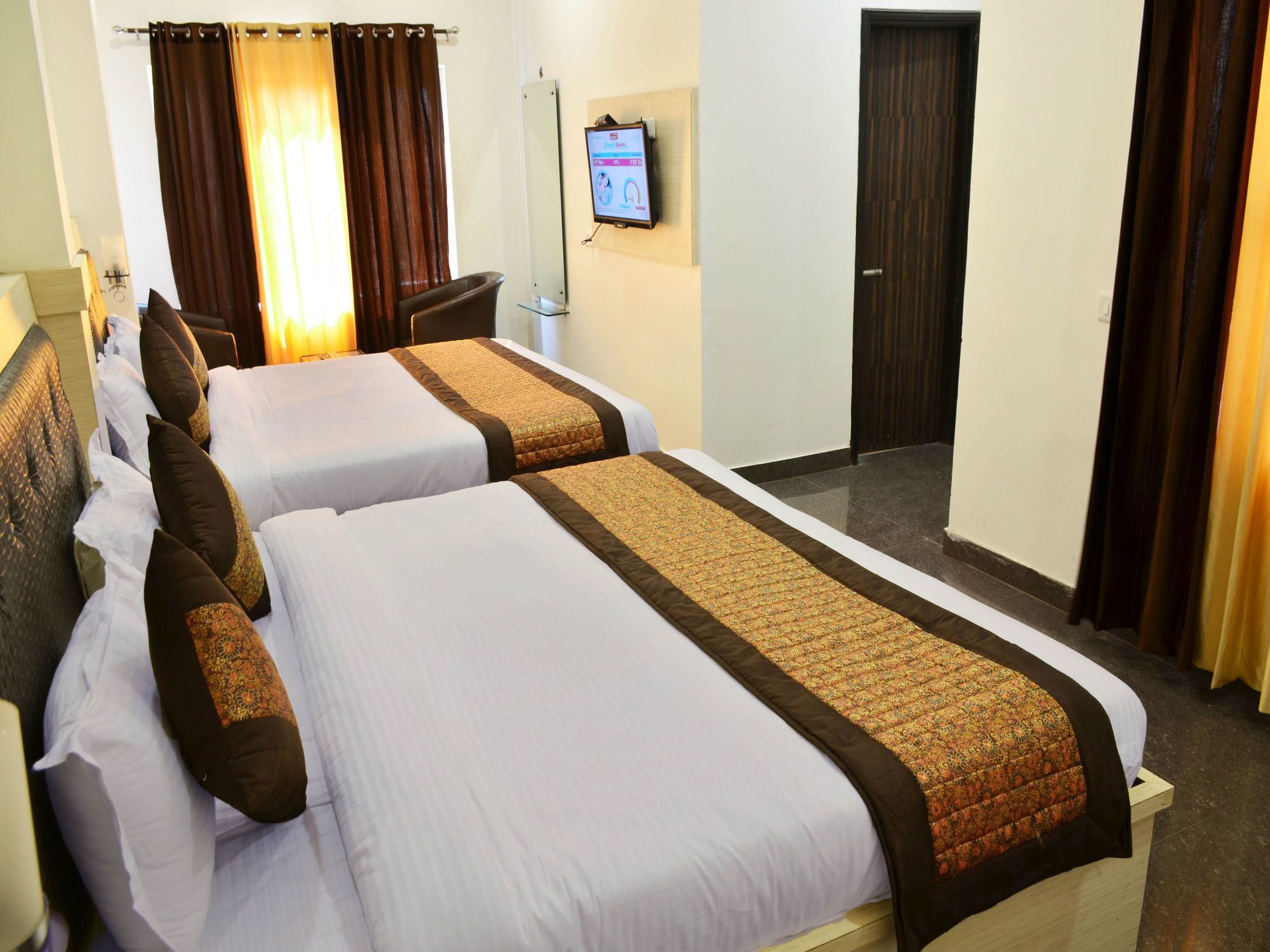 Oyo 7447 Grand Park Hotel Amritsar Bagian luar foto